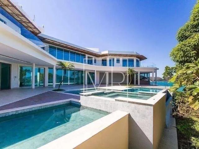 Casa / Sobrado em Condomínio para Venda em Ubatuba/SP Enseada 10 Quartos