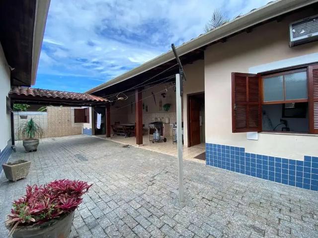 Casa / Sobrado em Condomínio para Venda em Ubatuba/SP Lázaro 4 Quartos