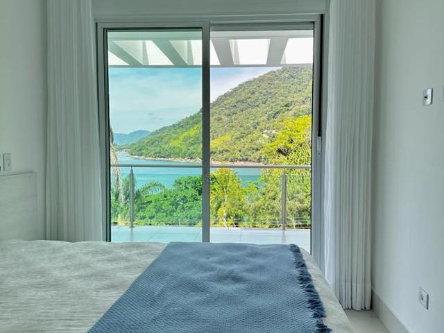 Casa / Sobrado em Condomínio para Venda em Ubatuba/SP Santa Rita 4 Quartos