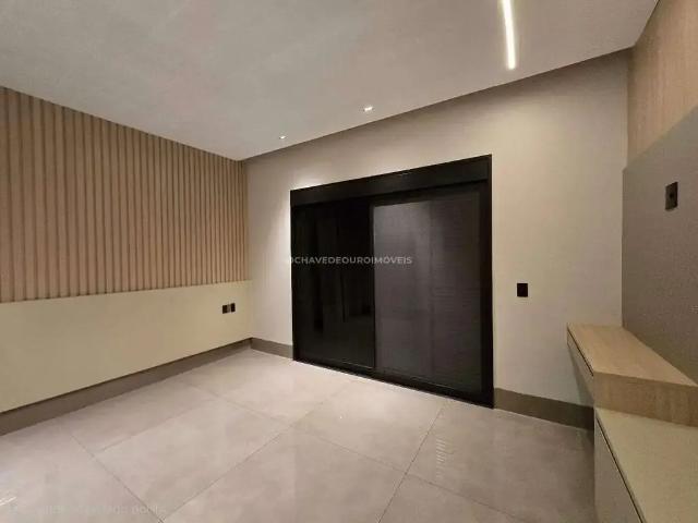 Casa / Sobrado em Condomínio para Venda em Uberaba/MG Estância dos Ipês 4 Quartos