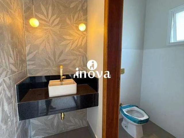 Casa / Sobrado em Condomínio para Venda em Uberaba/MG Jardim do Lago 3 Quartos