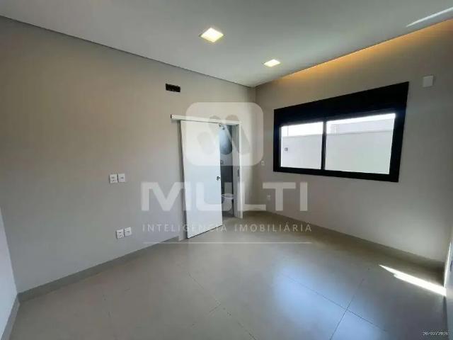 Casa / Sobrado em Condomínio para Venda em Uberlândia/MG Laranjeiras 4 Quartos