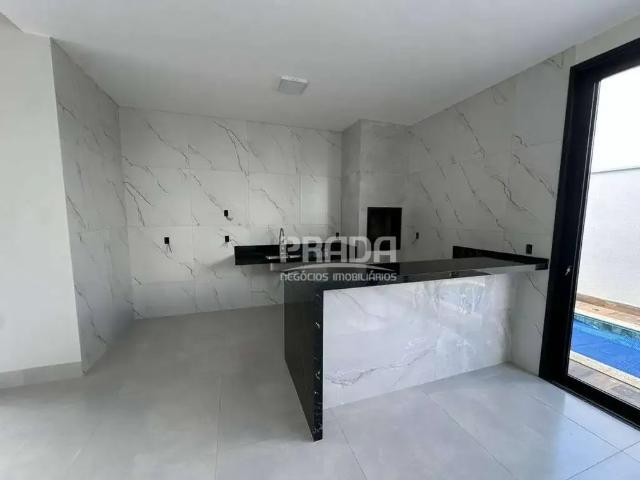 Casa / Sobrado em Condomínio para Venda em Uberlândia/MG Novo Mundo 3 Quartos
