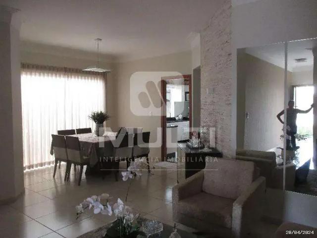 Casa / Sobrado em Condomínio para Venda em Uberlândia/MG Santa Mônica 3 Quartos