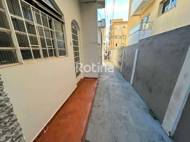 Casa / Sobrado em Condomínio para Venda em Uberlândia/MG Santa Mônica 3 Quartos