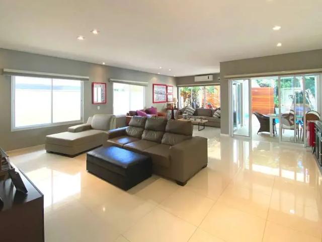 Casa / Sobrado em Condomínio para Venda em Valinhos/SP Parque Nova Suíça 4 Quartos