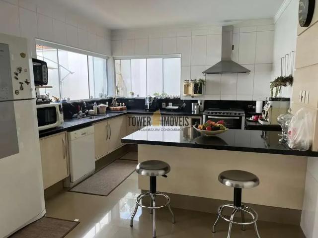 Casa / Sobrado em Condomínio para Venda em Valinhos/SP Parque Lausanne 5 Quartos