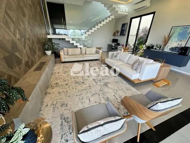 Casa / Sobrado em Condomínio para Venda em Valinhos/SP Residencial Vivenda das Pitangueiras 4 Quartos