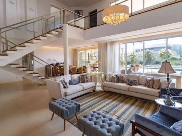 Casa / Sobrado em Condomínio para Venda em Valinhos/SP Residencial Vila Lombarda 4 Quartos