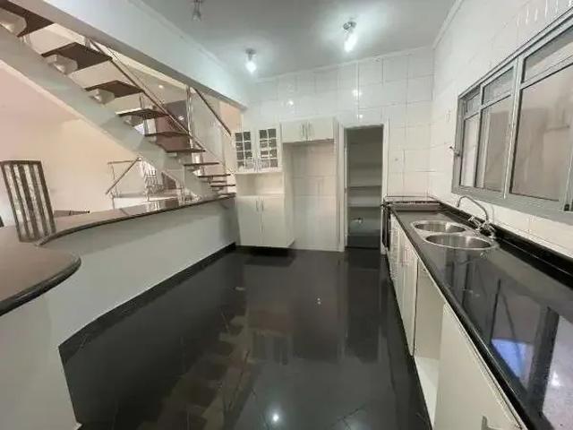 Casa / Sobrado em Condomínio para Venda em Valinhos/SP Vila D'Agostinho 3 Quartos
