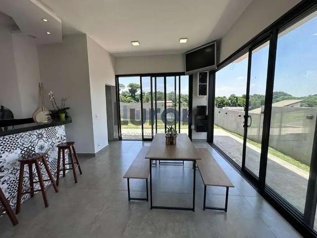 Casa / Sobrado em Condomínio para Venda em Valinhos/SP Vila São José 3 Quartos