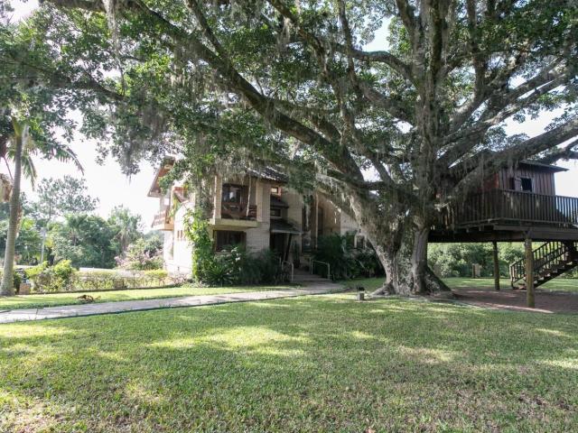 Casa / Sobrado em Condomínio para Venda em Viamão/RS Tarumã 6 Quartos