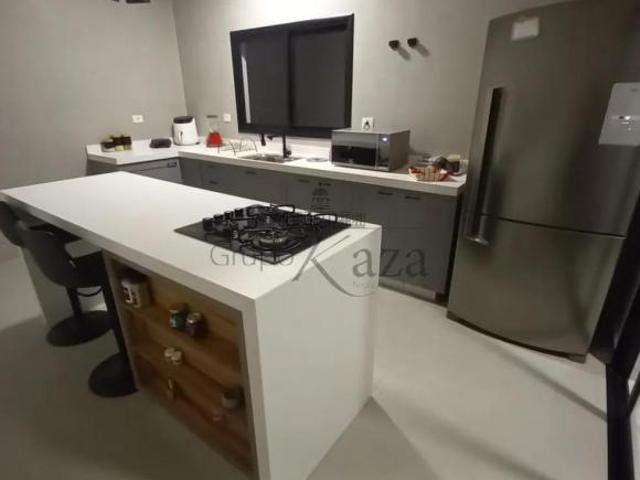Casa sobrado Jardim das Industrias 3 Dormitórios 168m²