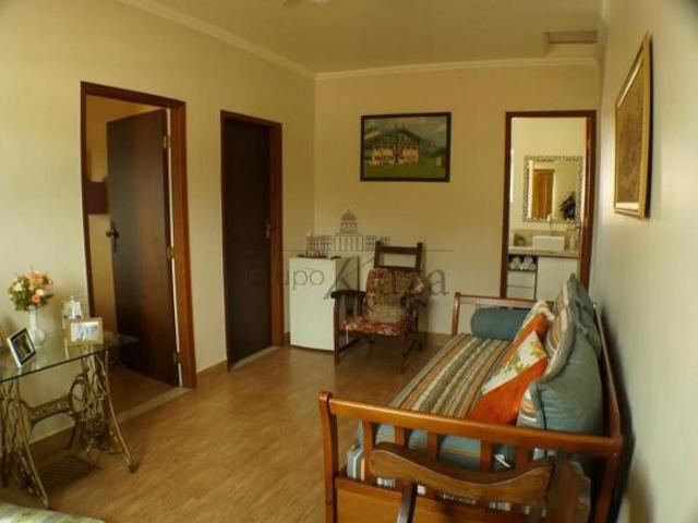 Casa Sobrado Jardim Ismênia 4 Dormitórios 157m²