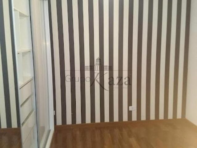 Casa Sobrado Jardim Valparaíba 4 Dormitórios 254m²