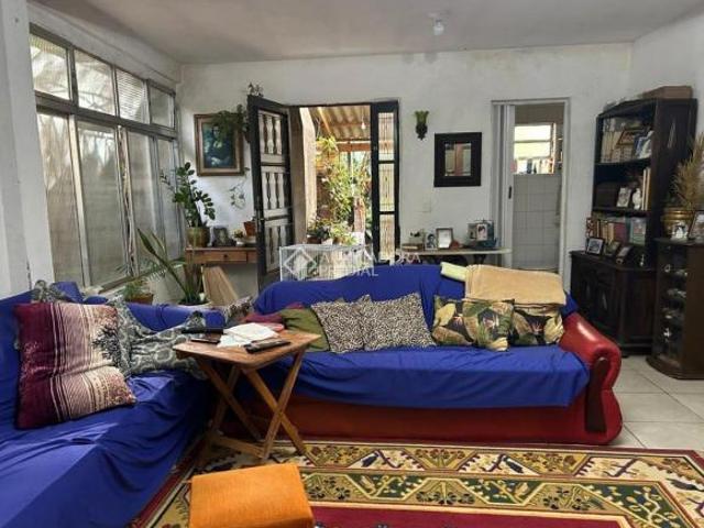 Casa Sobrado no bairro agronomia com terreno de 95 metros, frente á fundos
