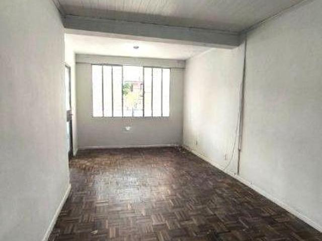 Casa sobrado no bairro Jardim do Salso DESOCUPADA