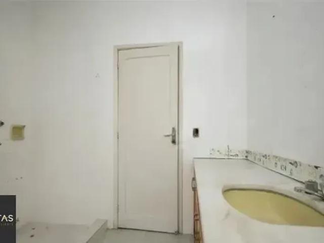 Casa sobrado no bairro Petrópolis de 4 dormitórios e 3 vagas