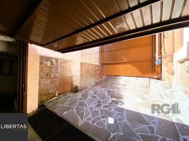 Casa sobrado no bairro Petrópolis de 4 dormitórios e 3 vagas para alugar