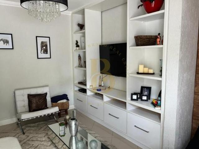 Casa Sobrado no Jardim da Glória | 180m² | 3 suítes | 3 vagas | Piscina com hidromassagem