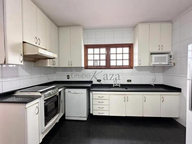 Casa Sobrado Sumarezinho 5 Dormitórios 300m²