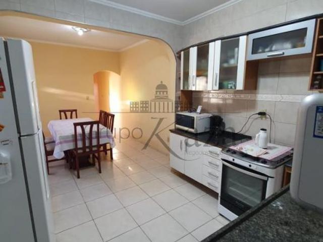 Casa Sobrado Palmeiras de São José 175² 3 Dormitórios