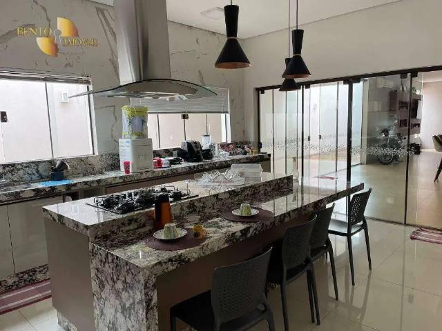 Casa / Sobrado para Venda em Tangará da Serra/MT Centro 3 Quartos