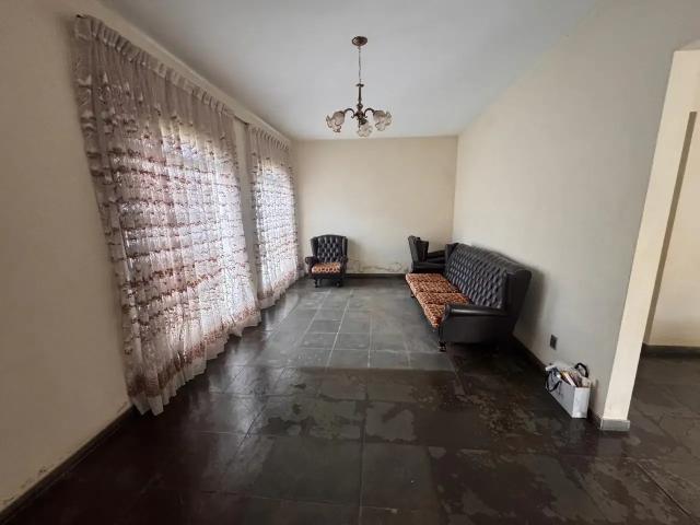 Casa / Sobrado para Venda em Tapiratiba/SP Centro 4 Quartos