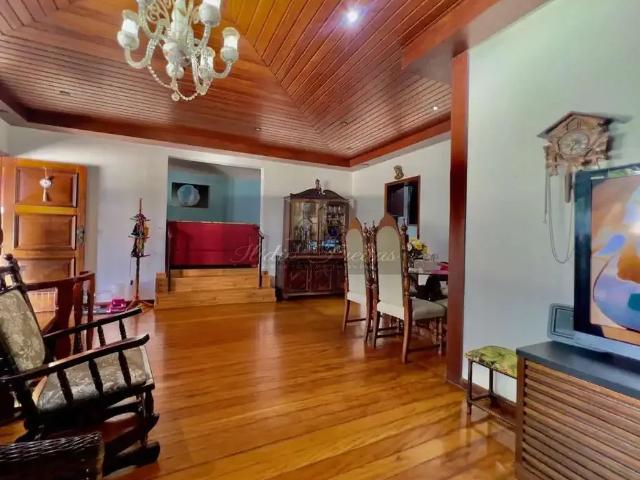 Casa / Sobrado para Venda em Teresópolis/RJ Alto 5 Quartos