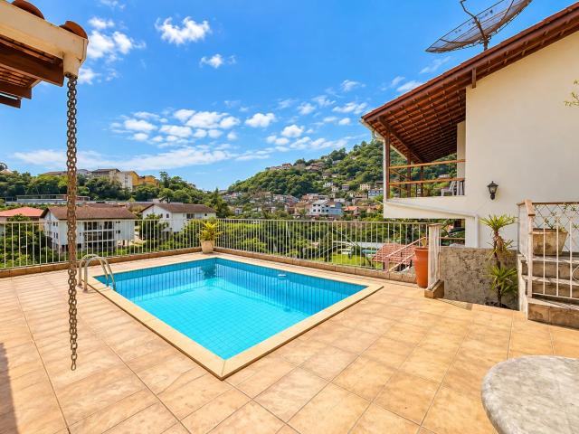 Casa / Sobrado para Venda em Teresópolis/RJ Jardim Cascata 3 Quartos