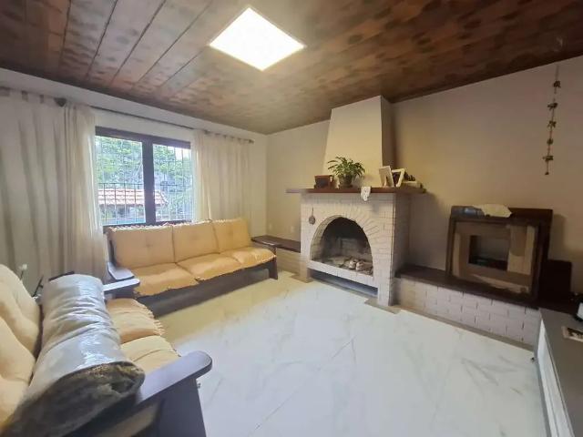 Casa / Sobrado para Venda em Teresópolis/RJ Várzea 3 Quartos