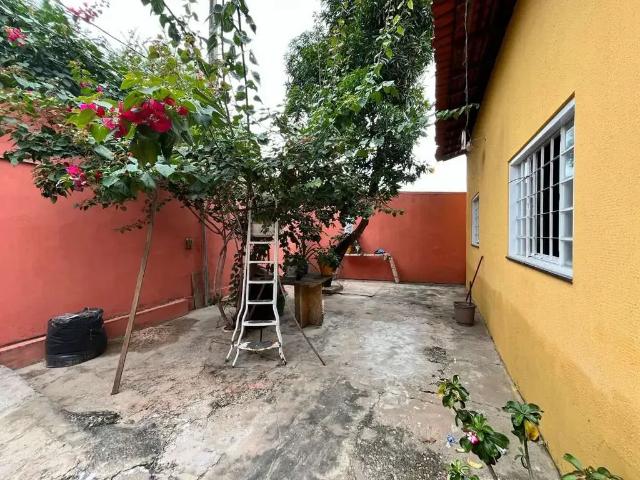Casa / Sobrado para Venda em Teresina/PI Catarina 4 Quartos