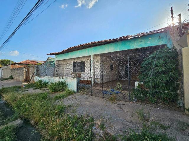 Casa / Sobrado para Venda em Teresina/PI Saci 3 Quartos