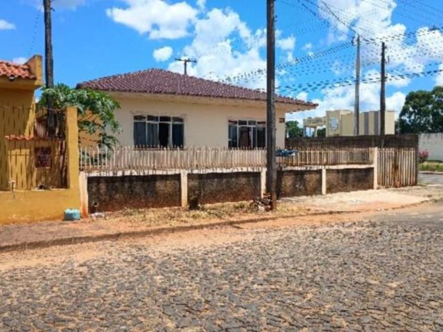 Casa / Sobrado para Venda em Tibagi/PR Centro 4 Quartos