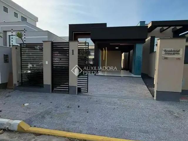 Casa / Sobrado para Venda em Tijucas/SC Areias 3 Quartos