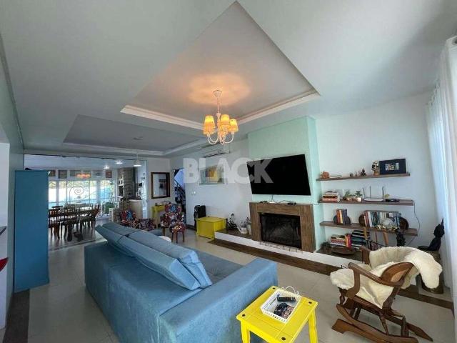 Casa / Sobrado para Venda em Torres/RS Centenário 4 Quartos