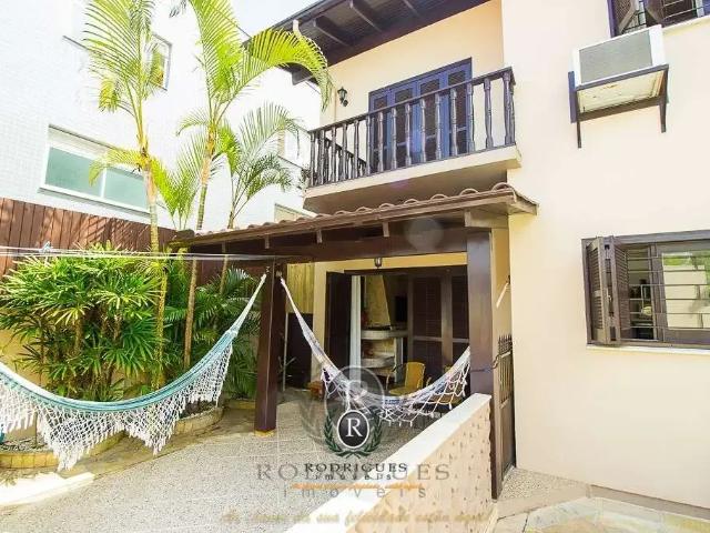 Casa / Sobrado para Venda em Torres/RS Centro 4 Quartos