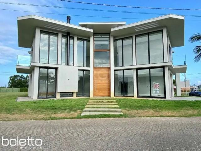 Casa / Sobrado para Venda em Torres/RS Centro 5 Quartos
