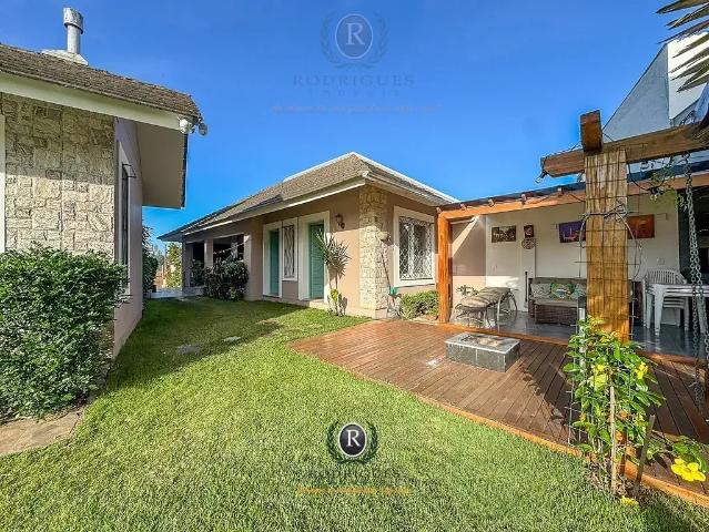 Casa / Sobrado para Venda em Torres/RS Centro 5 Quartos