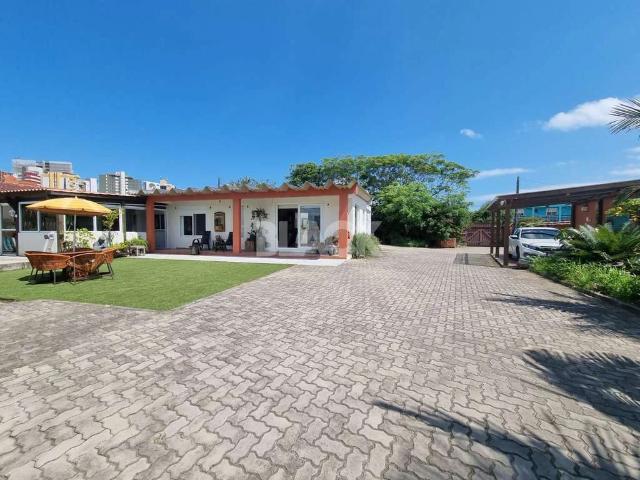 Casa / Sobrado para Venda em Torres/RS Predial 4 Quartos