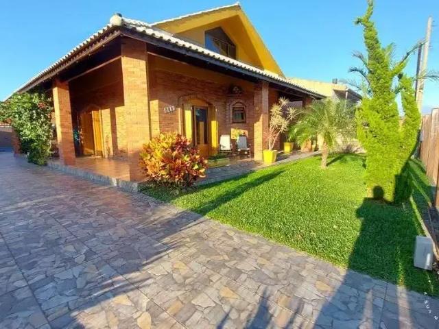 Casa / Sobrado para Venda em Tramandaí/RS Centro 3 Quartos