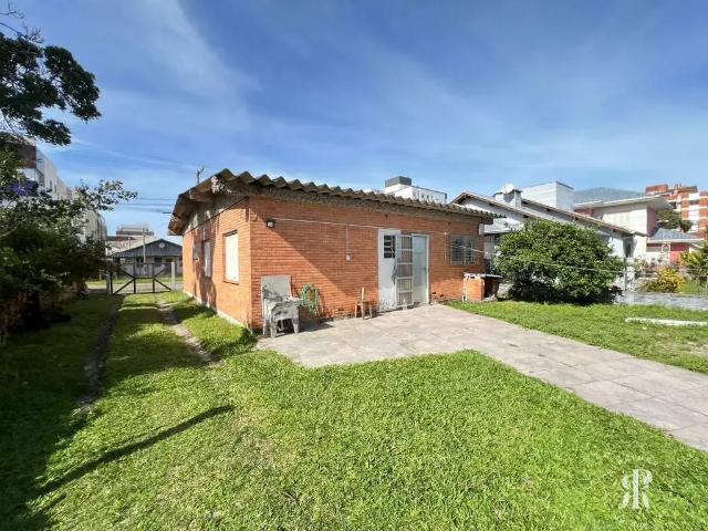 Casa / Sobrado para Venda em Tramandaí/RS Centro 3 Quartos