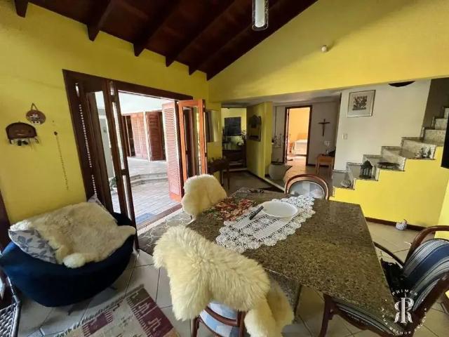 Casa / Sobrado para Venda em Tramandaí/RS Centro 5 Quartos
