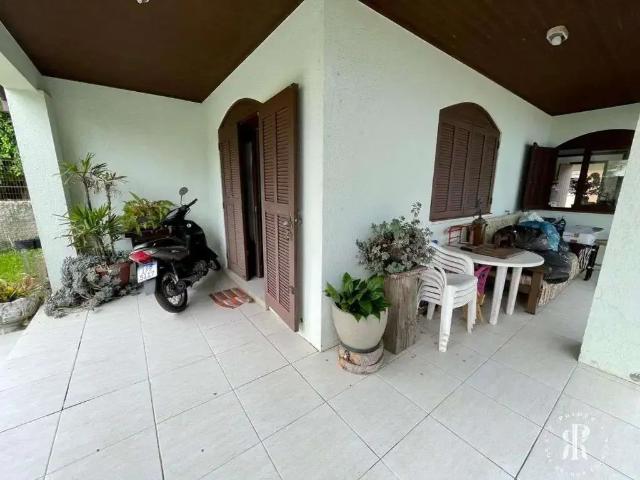 Casa / Sobrado para Venda em Tramandaí/RS Centro 5 Quartos
