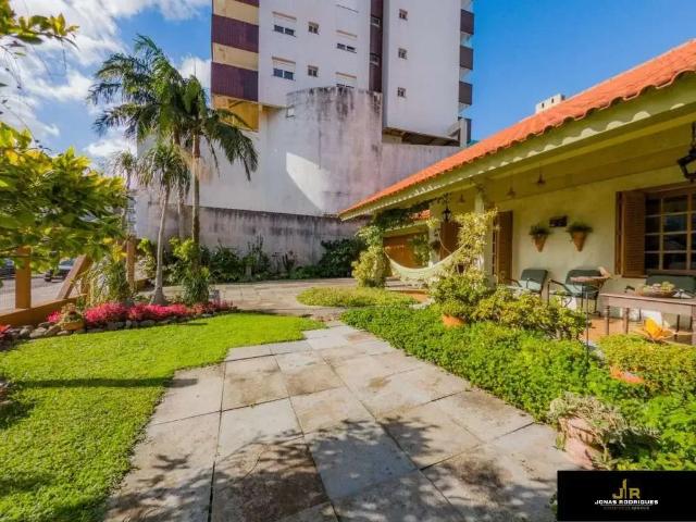 Casa / Sobrado para Venda em Tramandaí/RS Centro 5 Quartos