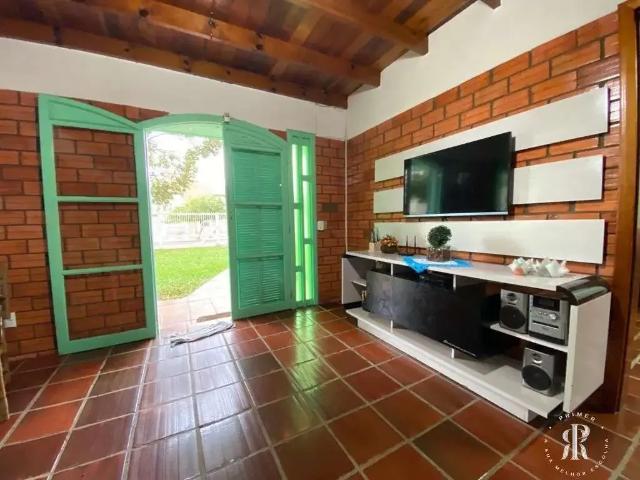 Casa / Sobrado para Venda em Tramandaí/RS Centro 6 Quartos
