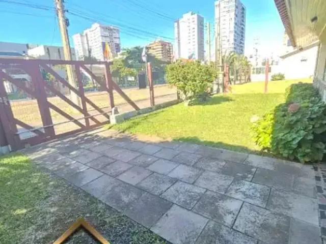 Casa / Sobrado para Venda em Tramandaí/RS Centro 6 Quartos