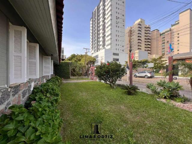 Casa / Sobrado para Venda em Tramandaí/RS Centro 6 Quartos