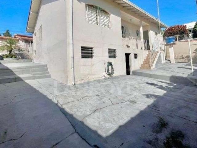 Casa / Sobrado para Venda em Tubarão/SC Oficinas 3 Quartos