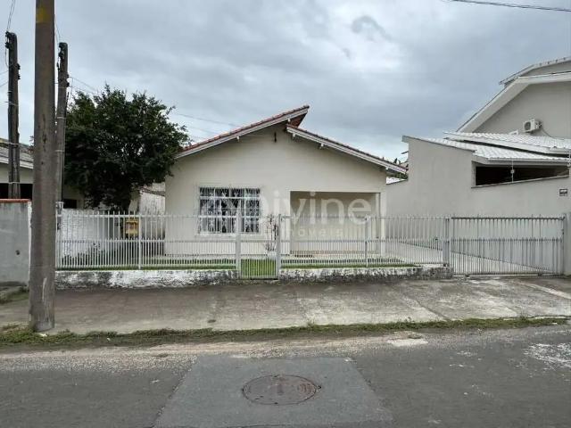 Casa / Sobrado para Venda em Tubarão/SC Passagem 3 Quartos